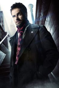 Elementary – (1. Staffel) - Sherlock Holmes (Jonny Lee Miller), der exzentrische Engländer, hatte ein gravierendes Drogenproblem und musste einen Drogenentzug in New York machen. Seit seinem Entzug arbeitet er als Berater für das NYPD ...