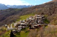 Das Piemont - Genuss am Fuße der Alpen – Das Bergdorf Ostana liegt unterhalb des Monte Viso im Nordwesten Italiens.