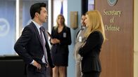 Salvation – Harris (Ian Anthony Dale, l.); Grace (Jennifer Finnigan, r.)