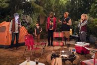 The Neighborhood – (v.l.n.r.) Dave Johnson (Max Greenfield); Grover Johnson (Hank Greenspan); Malcolm Butler (Sheaun McKinney); Marty Butler (Marcel Spears); Gemma Johnson (Beth Behrs)