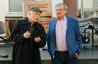 Rentnercops – Das Kommissariat muss umziehen: zum großen Leidwesen von Edwin Bremer (Tilo Prückner, l.) und Günter Hoffmann (Wolfgang Winkler, r.).