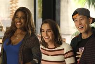 Single Parents – L-R: Poppy Banks (Kimrie Lewis), Angie D'Amato (Leighton Meester) and Miggy Park (Jake Choi)