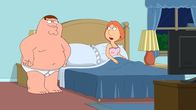 Family Guy – Als Lois (r.) eine neue Matratze kauft, steht das Liebesleben zwischen ihr und Peter (l.) still. Peter bittet seine Freunde um Hilfe ...