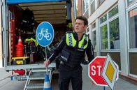 Großstadtrevier – Noch ahnt Daniel Schirmer (Sven Fricke) am Ende des Radfahrtrainings nicht, welche Dynamik sich aus dem vermeintlich harmlosen Unfall noch entwickeln wird.