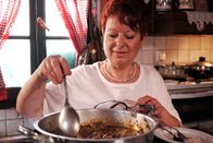 Zu Tisch ... – Vasso Sarakatsanis kocht ein Bohnengericht.