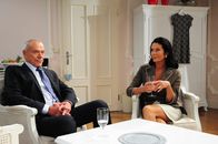 Sturm der Liebe – ARD STURM DER LIEBE FOLGE 1432 Uhr im ERSTEN. Werner (Dirk Galuba, l.) ahnt nicht, dass Doris (Simone Ritscher, r.) ein doppeltes Spiel spielt.