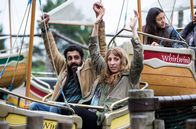 Back to Life – Billy (Adeel Akhtar) und Miri (Daisy Haggard) auf dem Rummelplatz.