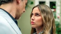Rote Rosen – Richard (Florian Odendahl) durchschaut Laras (Alexandra Fonsatti) Intrige und droht ihr, sie nicht weiter im Kampf um ihre Kinder zu unterstützen.