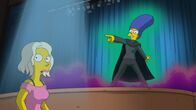 Die Simpsons – Sasha (l.); Marge (r.)