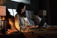 Intrigo - In Liebe Agnes – Henny (Gemma Chan)