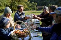 Zu Tisch ... – Erntepause bei den Familien Mayer und Leodolter