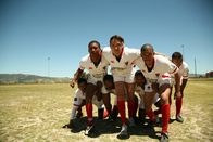 Karen in Action – Rugby ist in Südafrika so populär wie bei uns Fußball und mit American Football zu vergleichen, nur ohne Helm und ohne Ganzkörperpanzerung. Karen besucht die Rugby-Mannschaft Wellington Roses.