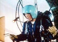 MacGyver – MacGyver (Richard Dean Anderson) startet einen verzweifelten Rettungsversuch.