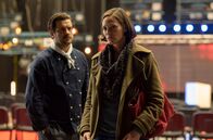 Großstadtrevier – Agnes Sczymanik (Cornelia Dörr, r.) versteht das Verhalten von Lars Krogmann (Christoph Jöde, l.) nicht, weil er ihr seine Liebe verschweigt.