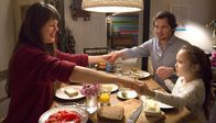 Ich will (k)ein Kind von Dir – Philipp (Felix Klare) genießt das Familienleben bei Katharina (Zora Thiessen) und ihrer Tochter Nele (Greta Schmidt).