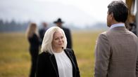 Yellowstone – Caroline Warner (Jacki Weaver) und Thomas Rainwater (Gil Birmingham)