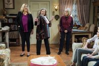 Mom – Mom (2020)