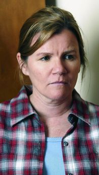 Law & Order: Special Victims Unit – In einer Schule in New York werden zwei Schüler erschossen. Von dem Mörder fehlt allerdings jede Spur. Schließlich gesteht Sandra Blaine (Mare Winningham), dass ihr Sohn schon lange in psychiatrischer Behandlung ist...