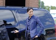 MacGyver – Schwierige Aufgabe für MacGyver und seine Chefin Patricia Thornton (Sandrine Holt). Der bezahlte Bombenbauer "The Ghost" treibt seit zehn Jahren sein Unwesen und bedrohnt nun die UN-Versammlung in New York.