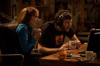 The IT Crowd – Jen Barber (Katherine Parkinson, l.); Roy Trenneman (Chris O'Dowd, r.)