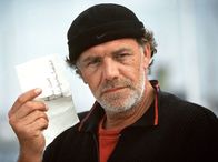 Das Glück ist eine Insel – Der Umweltschützer Dr. Jens Groote (Christian Kohlund) wird von einer gewieften Anwältin verklagt.