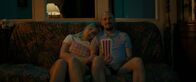 Derby Girl – Nach dem ganzen Derby-Chaos tut es Lola (Chloé Jouannet) einfach mal gut, Zeit mit Mickaël (Adrien Ménielle) zu verbringen.