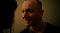 30 Tage Lust – Mirko (Paul Wollin) hat den Abend mit Freddy (Linda Blümchen) verbracht, was womöglich auf einem Missverständnis beruht.