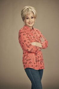 Young Sheldon – (7. Staffel) - Connie "Meemaw" Tucker (Annie Potts)