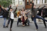 How I Met Your Mother – Robin (Cobie Smulders, M.) wünscht sich die Zeit vor ihrem Verlobungsring herbei - denn da wurde sie noch von allen Männer begehrt ...