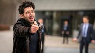 Der Beschützer – Aus voller Verzweiflung: Hamsa (Aziz Dyab) droht sich anzuzünden.