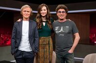 Bauerfeind – Moderatorin Katrin Bauerfeind mit Ihren Gästen: Atze Schröder und Pierre M. Krause (l).