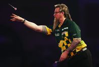 Darts: Weltmeisterschaft – Simon Whitlock of Australia in action during the second round match against Darren Webster of England on day eleven of the 2018 William Hill PDC World Darts Championships at Alexandra Palace on December 27, 2017 in London, England.