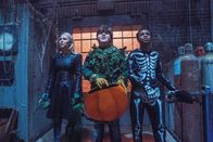 Gänsehaut 2 – L-R: Sarah (Madison Iseman), Sonny (Jeremy Ray Taylor) and Sam (Caleel Harris)