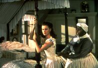 Vom Winde verweht – Liebt ihren Wildfang Scarlett (Vivien Leigh, l.) über alles: Mammy (Hattie McDaniel, r.) ...
