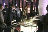 Castle – v.l.), Kate Beckett (Stana Katic, M.) und Lanie Parish (Tamala Jones, r.) sind auf der Suche nach Hinweisen auf den Mörder von Arthur Felder ...
