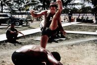American Fighter – Joe Armstrong (Michael Dudikoff) muss eine Entscheidung fällen: Nach einer Amnesie soll er ins Gefängnis – oder zur Army. Er wählt das Soldatenleben und kommt auf die Philippinen.