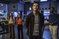 The Flash – (v.l.n.r.) Allegra Garcia (Kayla Compton); Cecile Horton (Danielle Nicolet); Barry Allen (Grant Gustin); Chester P. Runk (Brandon McKnight)