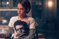 Panic Room – Die junge Teenagerin Sarah (Kristen Stewart) kommt nur schwer mit der Trennung ihrer Eltern zurecht, dennoch versucht sie, ihrer Mutter gegenüber Stärke zu zeigen