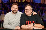 Wer weiß denn sowas? – moderator Steven Gätjen (l.) bilden ein Rateteam.