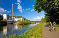 Die Ruhr - Vom Sauerland durchs Ruhrgebiet (WDR) (100% Reise & Fernweh) – In der Ruhr liegt die Kraft: Die Horster Mühle in Essen ist heute eine Wasserkraftwerk, das umweltfreundlichen Strom für 2.500 Haushalte produziert. Auf dem gegenüberliegenden Ufer verläuft der Ruhrtalradweg.
