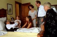 Vino Santo – (v.li.) Raf Vallone, Yvonne Czvrcsek, Helen Zellweger, Anna Galiena, Friedrich von Thun, Alida Valli.