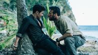 They Were Ten – Xavier (Samuel Le Bihan, r.) versucht die Wahrheit über den Mord an Gilles aus Eddy (Samy Seghir, l.) herauszubekommen, denn er traut ihm nicht über den Weg.