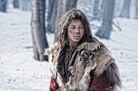 Conan – In der Obhut von Conans (Leo Howard) Vater Corin vermutet der grausame Warlord Khalar Zym das letzte Bruchstück der Maske von Acheron. Weil Corin auch unter Folter nicht bereit ist, das Versteck des letzten Teils der Maske von Acheron preiszugeben, wird er und das ganze Dorf getötet - nur Conan kann fliehen ...