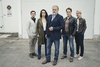 Der Alte – v.li.: Lenny Wandmann (Thimo Meitner), Annabell Lorenz (Stephanie Stumph), Richard Voss (Jan-Gregor Kremp), Tom Kupfer (Ludwig Blochberger) und Dr. Franziska Sommerfeld (Christina Rainer).