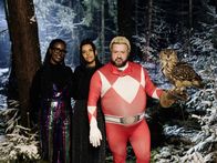 Gedankenpalast – Von links: Anna Dushime und Alice Hasters zu Gast bei Oliver Polak.