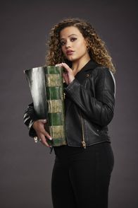 Charmed – Maggie Vera (Sarah Jeffery)