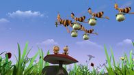 Die Biene Maja – Die Bienen fliegen sehr diszipliniert.