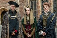 The Spanish Princess – (v.l.n.r.) König Henry Tudor ( Elliot Cowan); Margaret Beaufort (Harriet Walter); Prince Harry Tudor (Ruairi O'Connor)