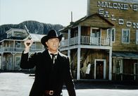 Todfeinde – Reverend Rudd (Robert Mitchum) kommt in die Stadt, um den Tod seines Bruders zu rächen - und das erfolgreich ...