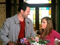 Charmed - Zauberhafte Hexen – Cole (Julian McMahon, l.), der zur Überraschung aller auftaucht, ist der einzige, der die Zeitschleife erreichen kann und rettet somit Phoebe (Alyssa Milano, r.).
